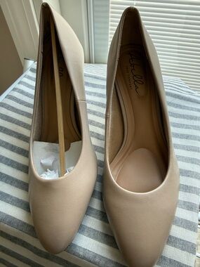 Abella Nude Leather Pointed-Toe Women's Pumps